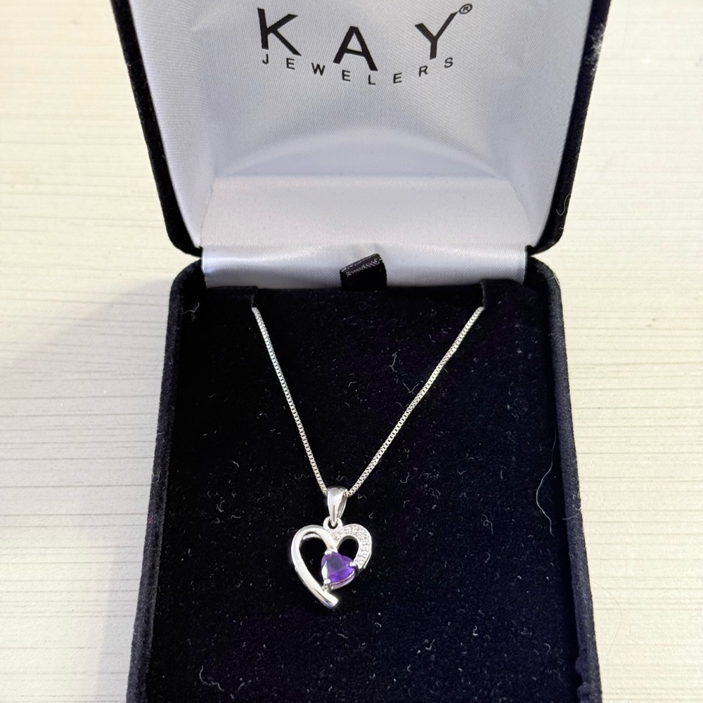 Kay Jewelers Silver Necklace with Purple Heart Gem‎